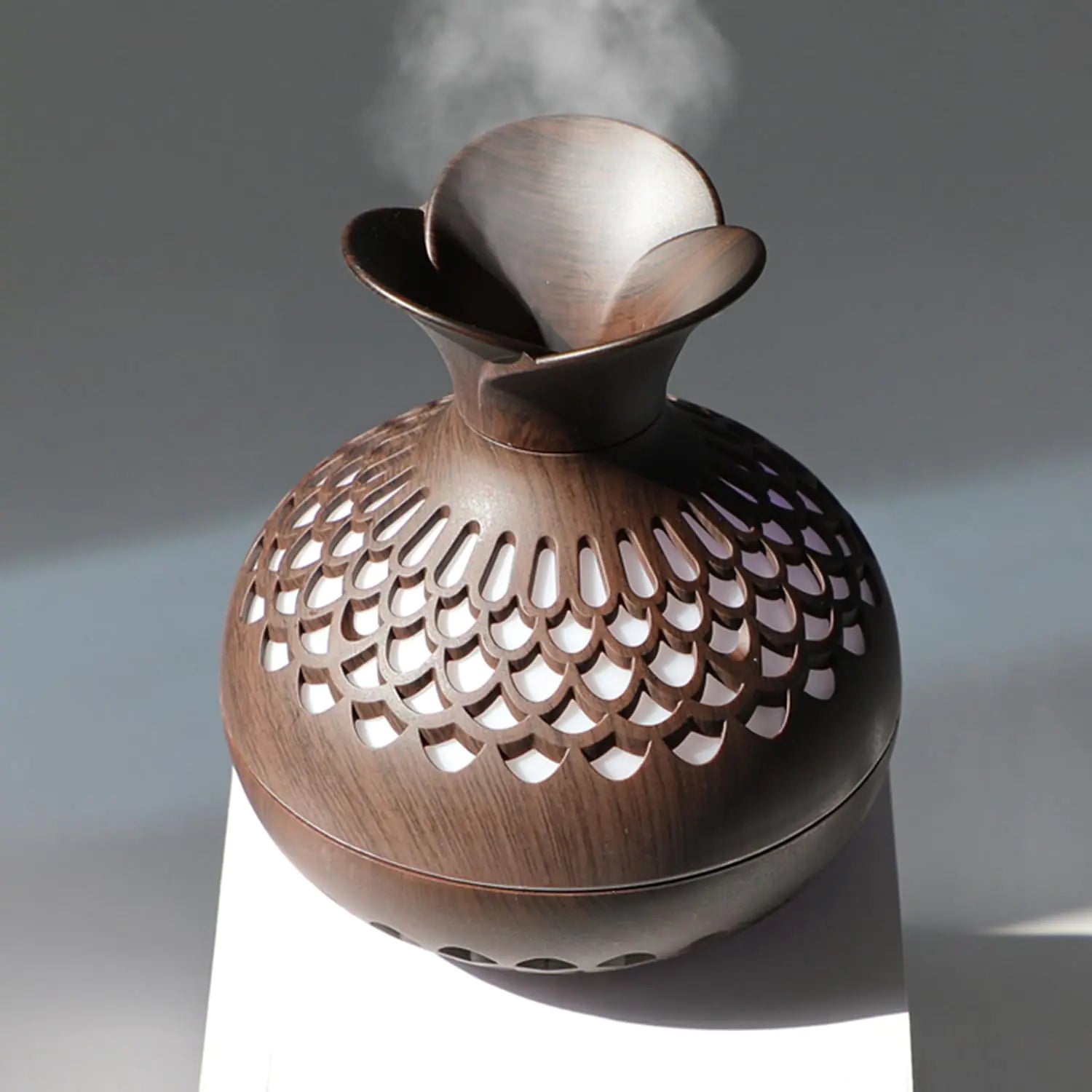 Mini Humidifier for Desk Bedroom Indoor Plant 300 ml Aromatherapy Diffuser Humidifier for Office Small Room Quiet Colorful Night Light Essential Oil Diffuser